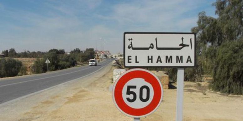 قابس: مربو الخيول و الفلاحة بمعتمدية الحامة يغلقون الطريق الوطنية عدد 16 الرابطة بين الحامة و قابس.